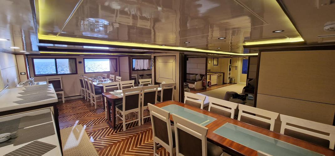 Salon & Dining